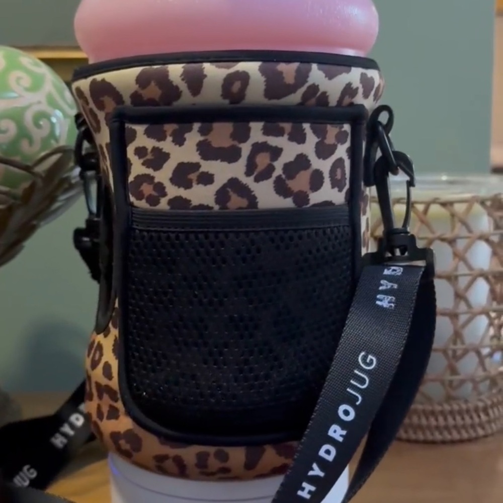 HydroJug Pink water Bottle with straw Leopard
Adjustable Carrying Strap Sleeve - Picture 5 of 16